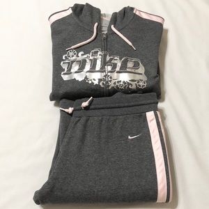 EUC - Nike Gray/Pink 2Pc Fleece Sweatsuit/Tracksuit Full-Zip Hoodie and Pants- M